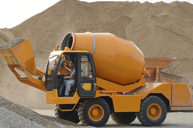 Self Loading Transit Concrete Mixer